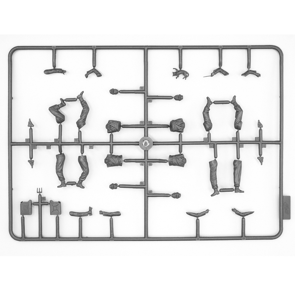 German Armoured Vehicle Crew (1941-1942)