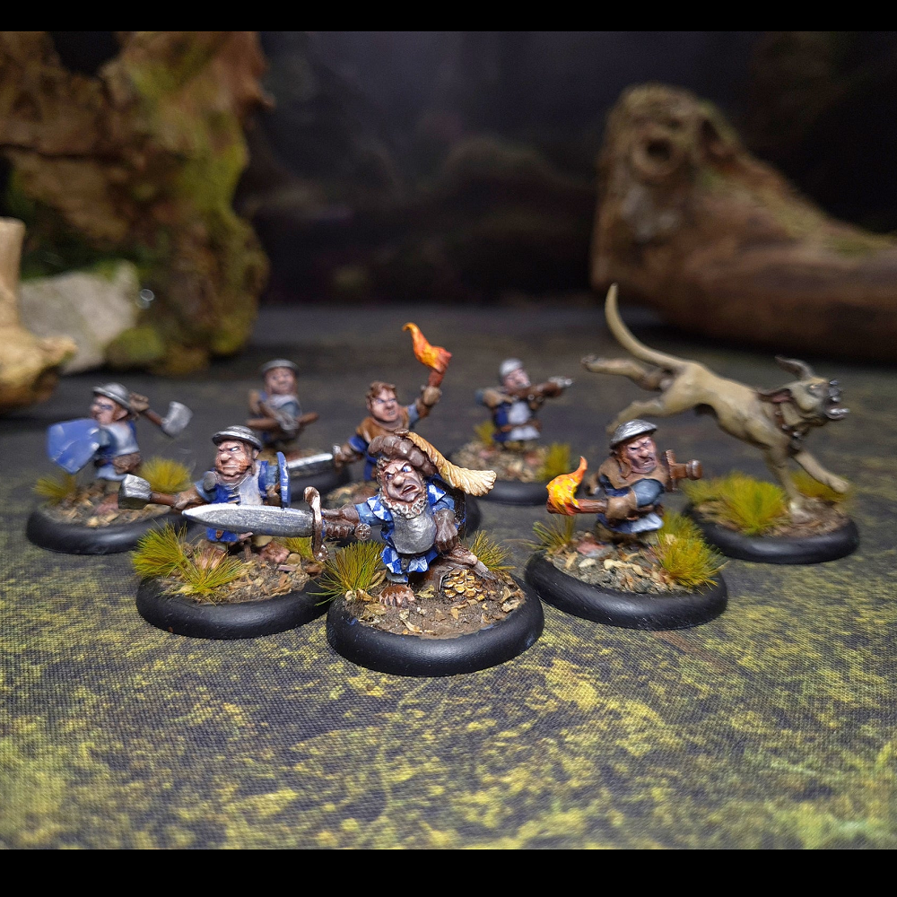 Halfling Starter Warband for ArcWorlde second edition. Full of character these halflings have various weapons including crossbow, hammers and one with a sword as they bravely fight for their town. This starter warband contains heroic 28mm/32mm scale fantasy miniatures cast in white metal.