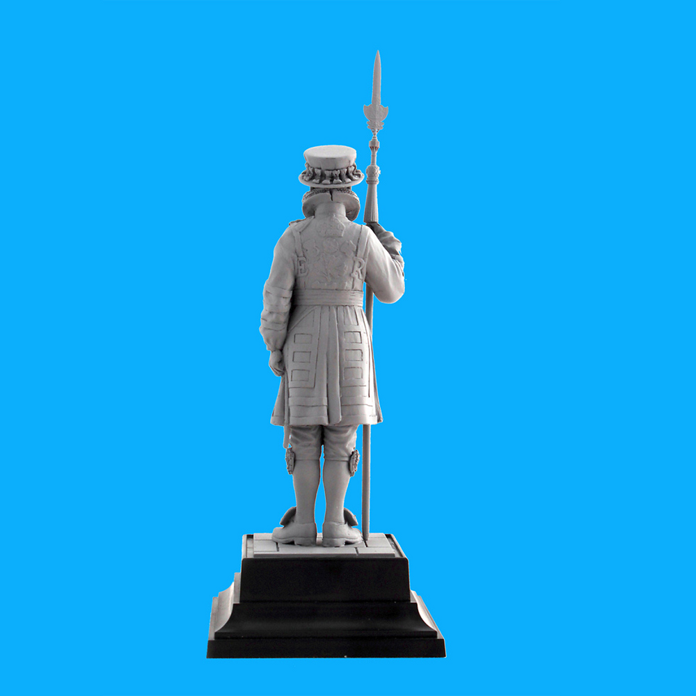 ICM Yeoman Warder “Beefeater” – 1:16 Scale Model Kit