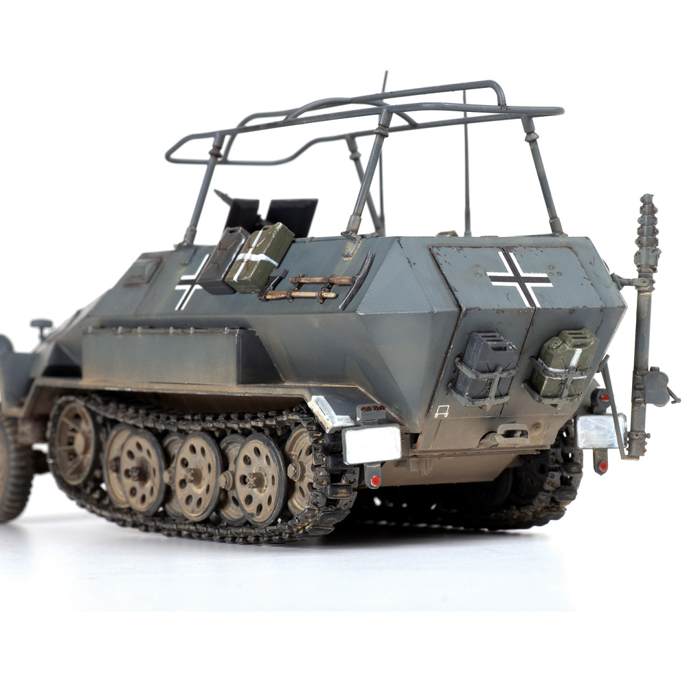 Zvezda Sd.Kfz. 251/3 Ausf. B Communication Vehicle | 1/35 Scale Model