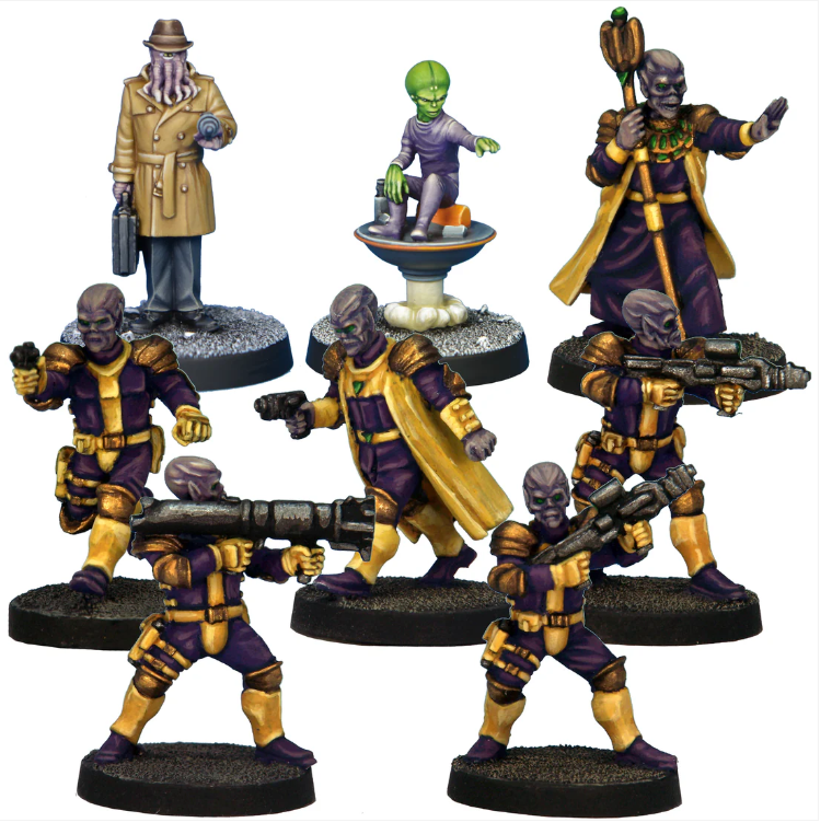 Aliens Starter Set. A collection of 8 white metal miniatures for tabletop gaming, including invaders, warriors, and leaders. Supplied unpainted with bases.