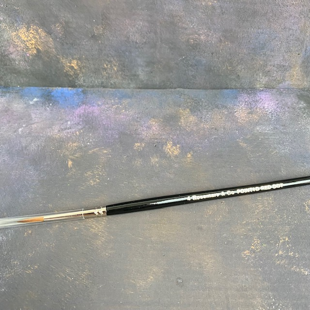 Rosemary & Co Red Dot pointed round size 3 paintbrush.