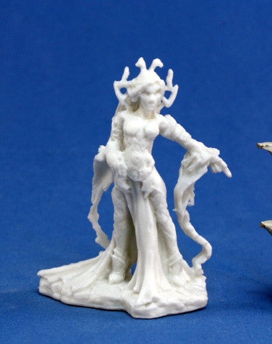 77066: Shaeress, Dark Elf Queen: www.mightylancergames.co.uk