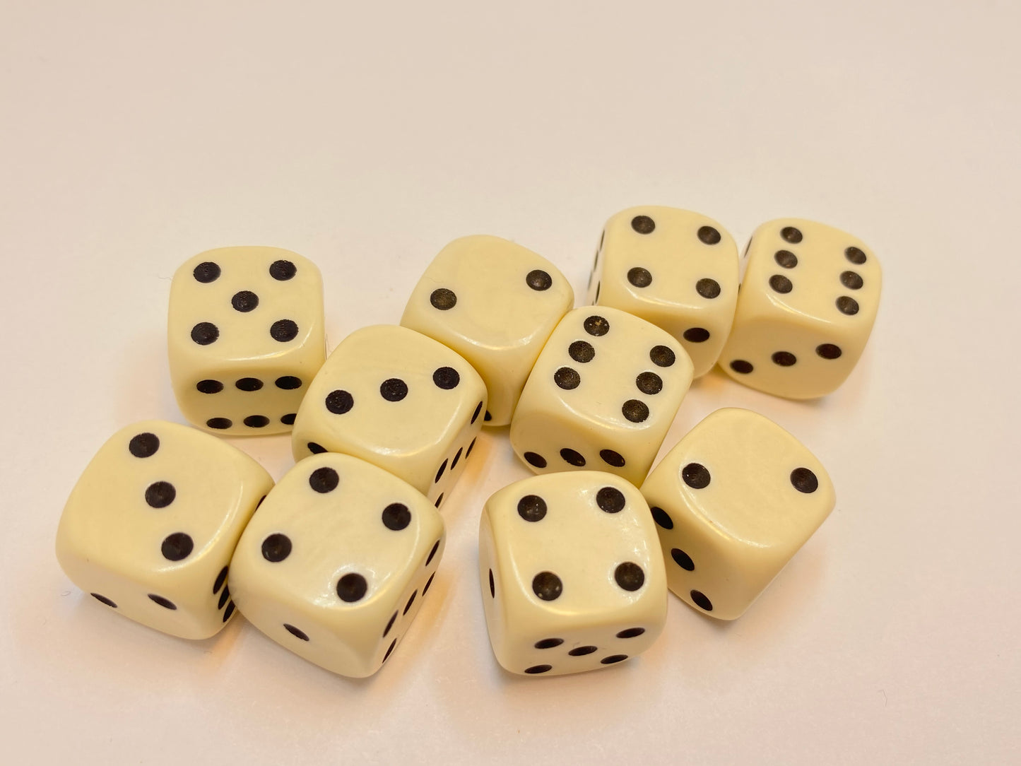 Ivory - 10 x 14mm D6 (14ID6)