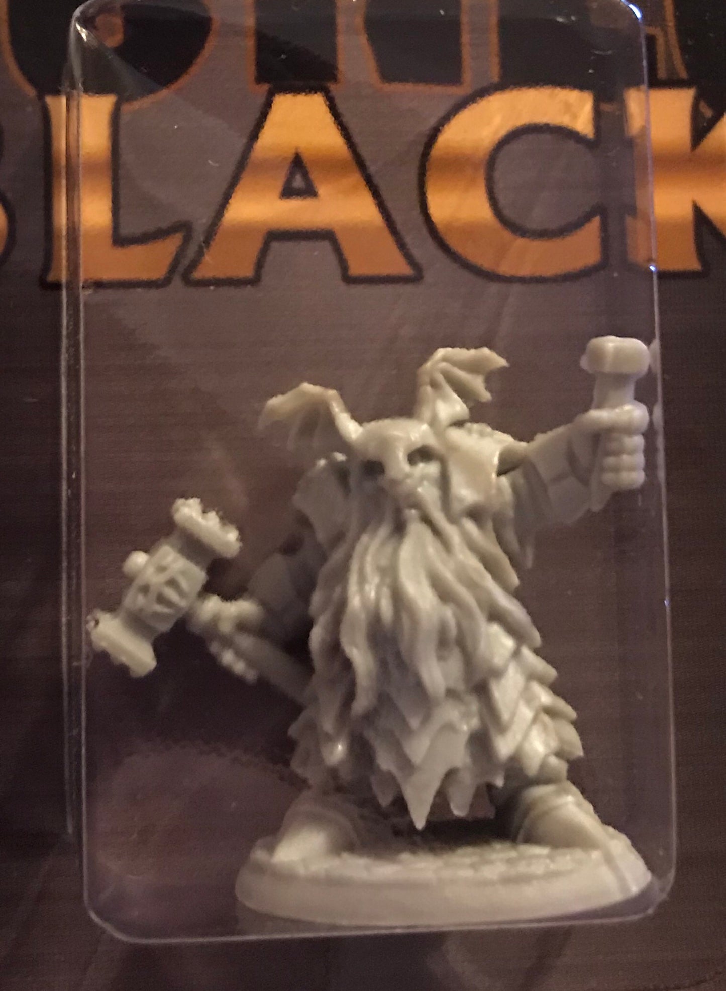 44113 - Dark Dwarf Irontongue Priest (Bones Black) :www.mightylancergames.co.uk