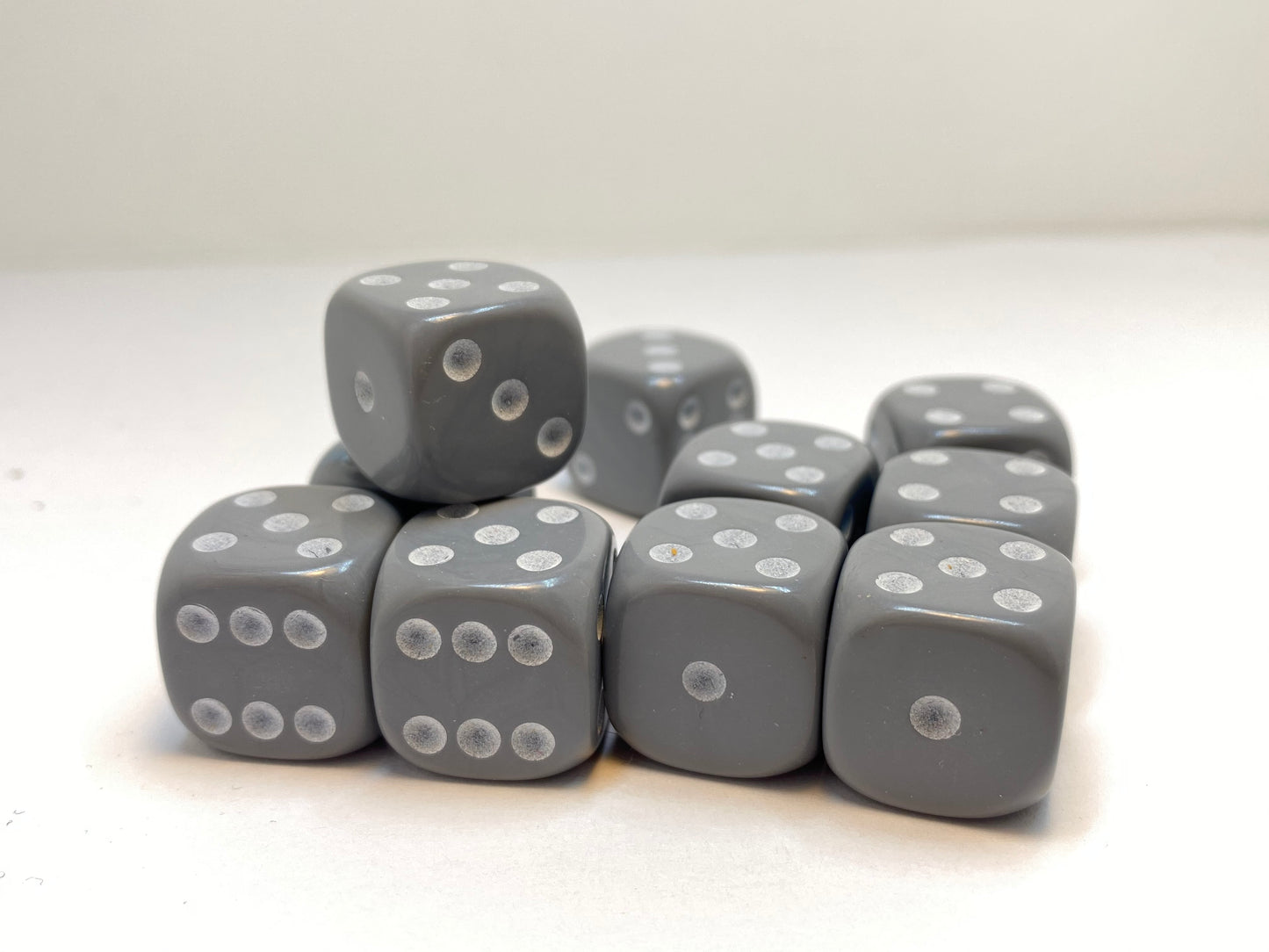 Grey - 10 x 16mm D6 (16GD6)