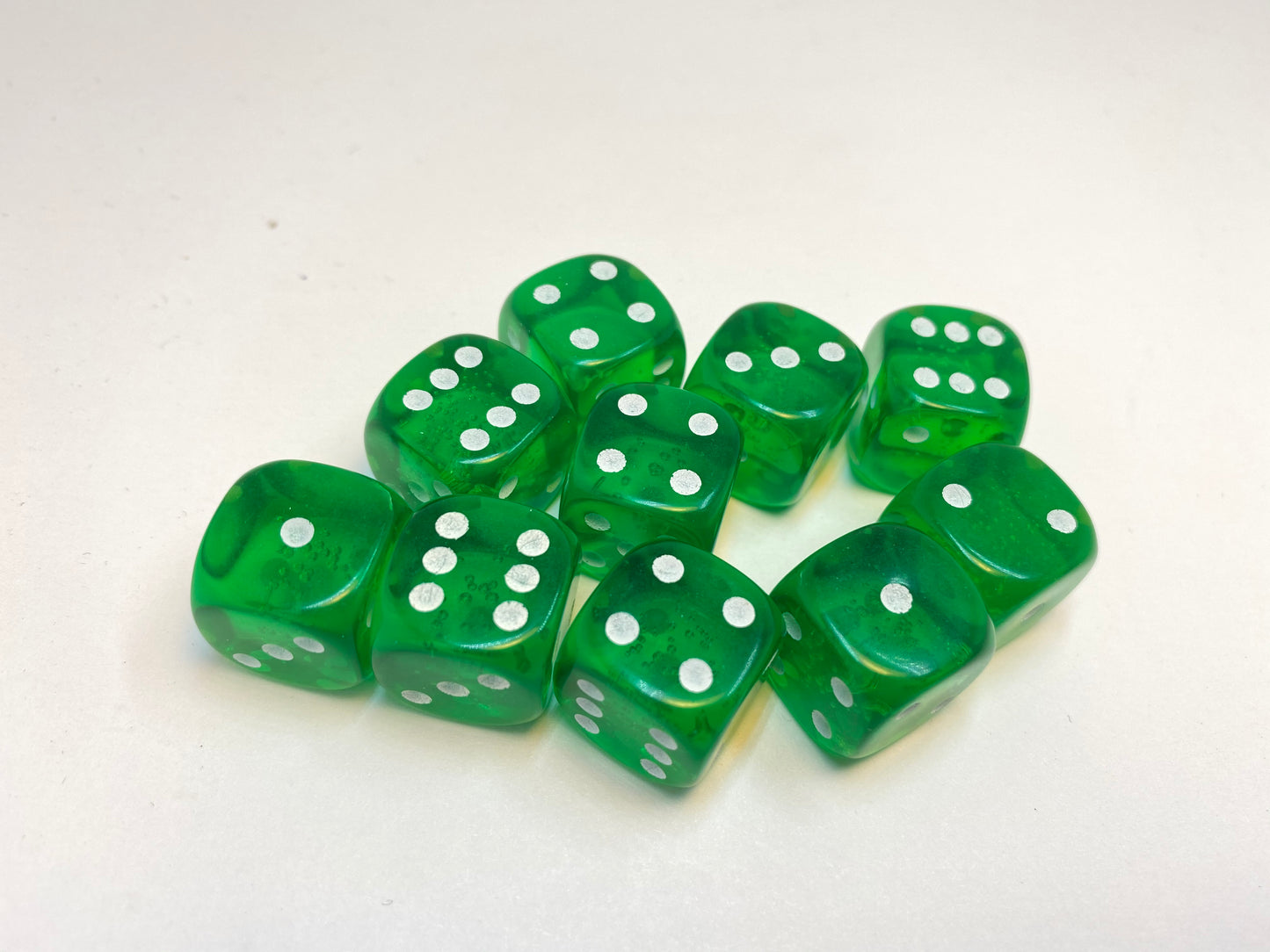 Clear Green - 10 x 16mm D6 (16CGD6)