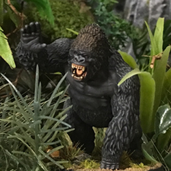 Giant Ape by Crooked Dice, one 28mm scale resin miniature for your RPG or tabletop game representing a large Ape with its mouth open showing its teeth.