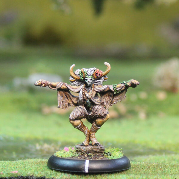 Kir Nunnost by Oakbound Studio. A lead pewter miniature supplied with 30mm round lipped base. An unusual and characterful miniature for your tabletop.