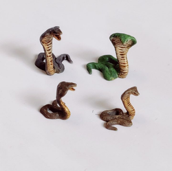 Snakes by Iron Gate Scenery printed in resin for 28mm scale with two large snakes and two small snakes making a great edition to your RPGs, tabletop games, forest setting, dungeons and more.