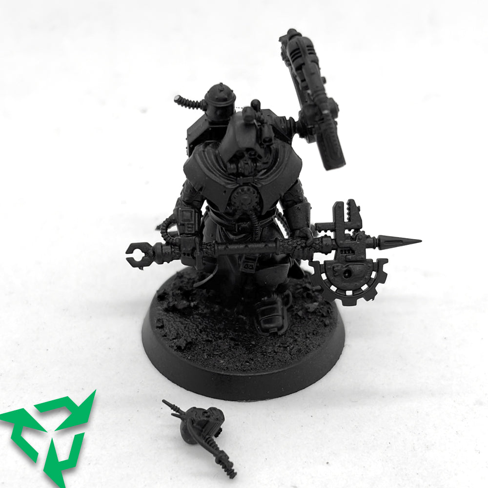 Preloved Assembled &Primed Adeptus Mechanicus Tech-Priest Enginseer Front