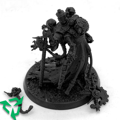 Preloved Assembled & Primed Adeptus Mechanicus Tech-Priest Dominus Side
