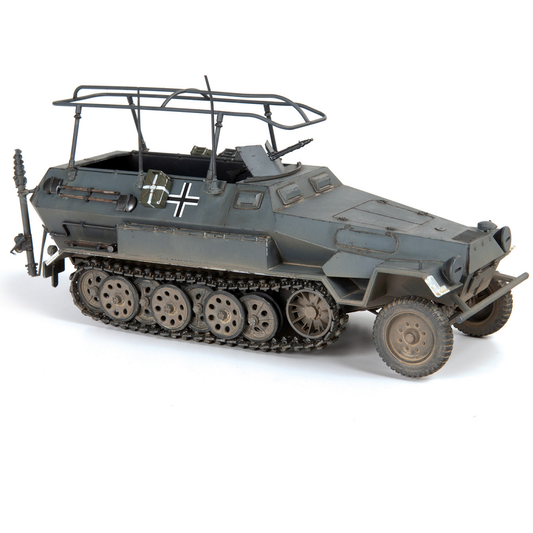 Zvezda Sd.Kfz. 251/3 Ausf. B Hal...