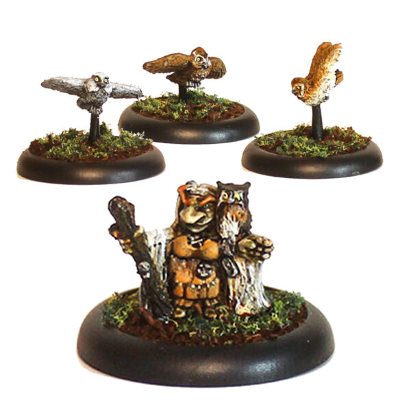 Hag Mother by Oakbound Studio. A pack of four lead pewter miniatures representing a hag mother and her owl familiars