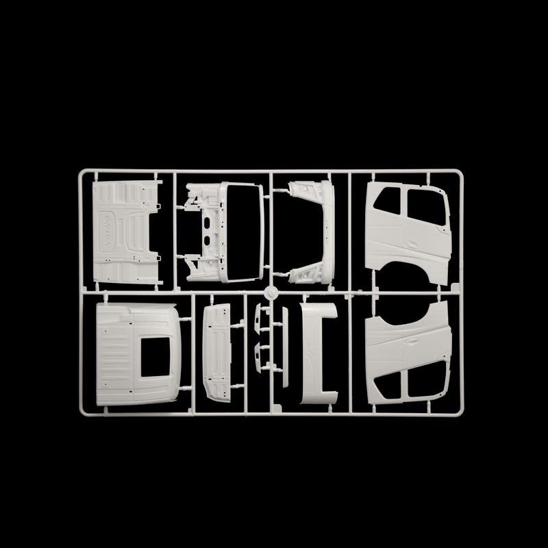 Italeri Volvo FH16 Medium Roof | 1:24 Scale Model Kit