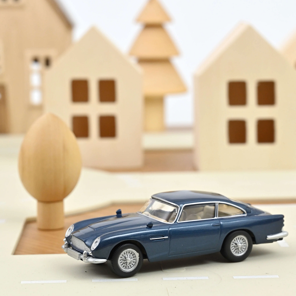 Blue Aston Martin DB5 1:43 - Metal