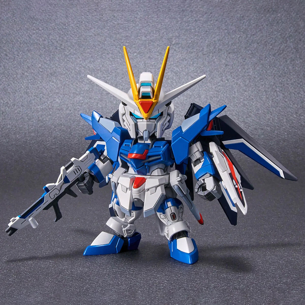 SD Gundam Ex-Standard Rising Freedom Gundam - Bandai Gunpla