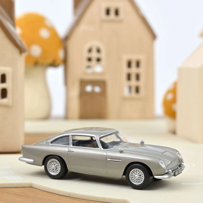Silver Aston Martin DB5 1:43 - Metal