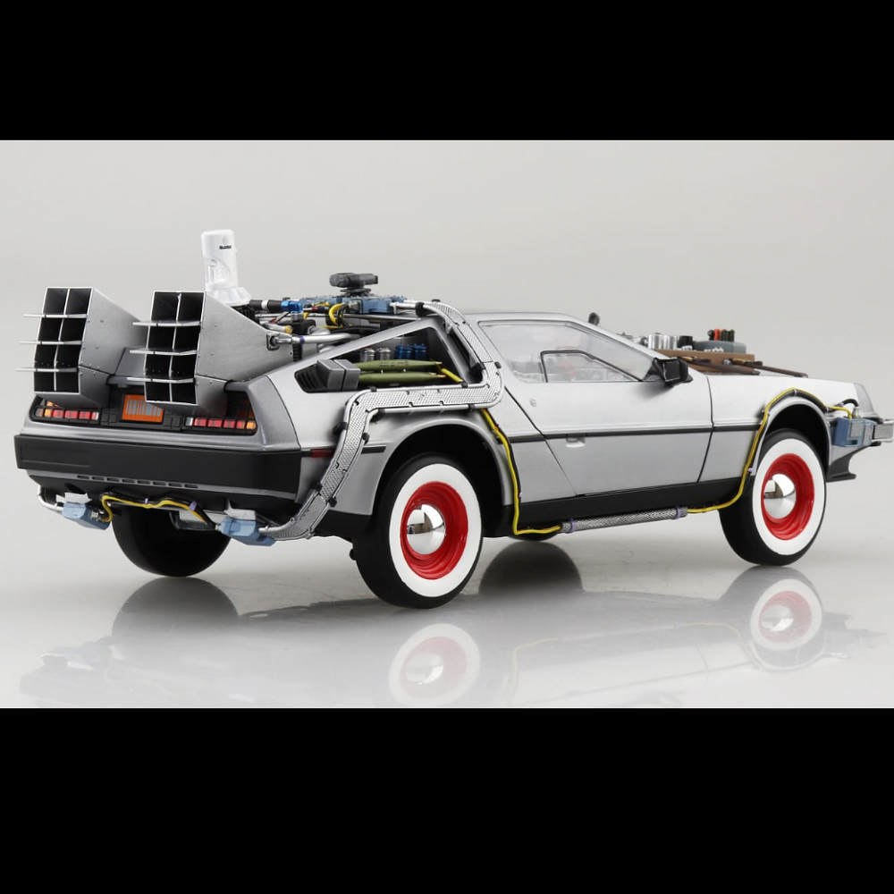 Aoshima Back to the Future Part III Time Machine – DeLorean 1/24 Scale Model Kit