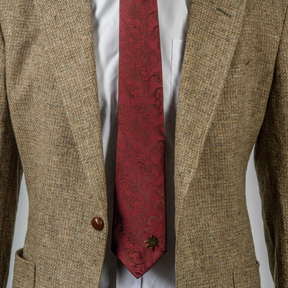 Warhammer 40k Chaos Tie, add a little Chaos to your day with this 100% polyester blend, Khorne red coloured tie with Chaos symbol logo detailing and removable pin badge.&nbsp;