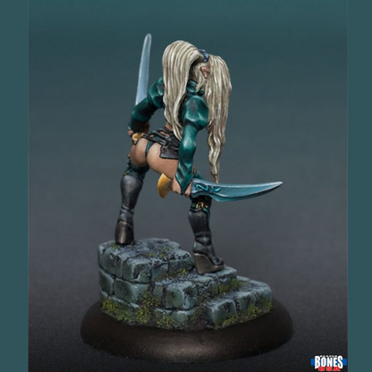 30229 Caryth, Female Dark Elf - Bones USA Reaper Legends