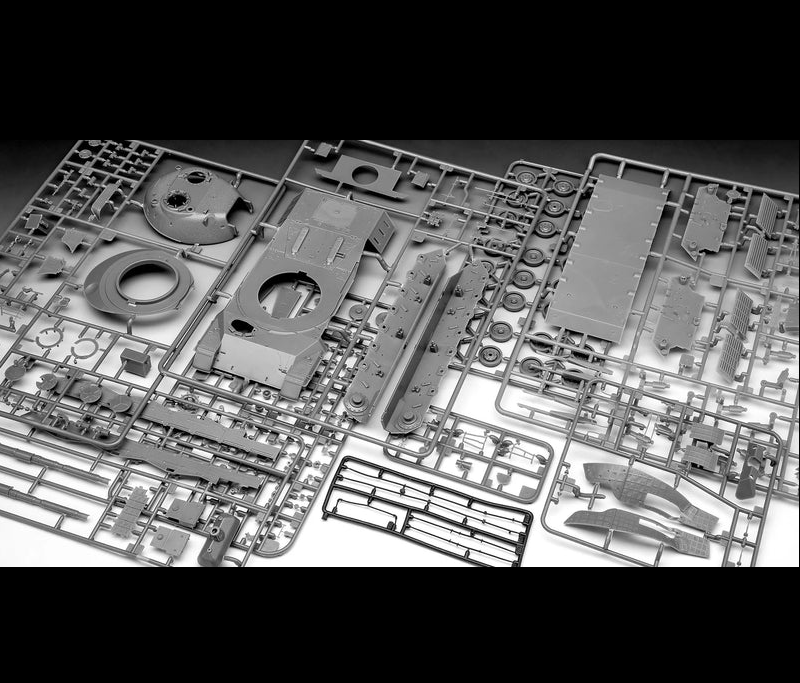 Revell Leopard 1 A1A1 A1A4 - 1:35 Tank Model Kit Gift Set