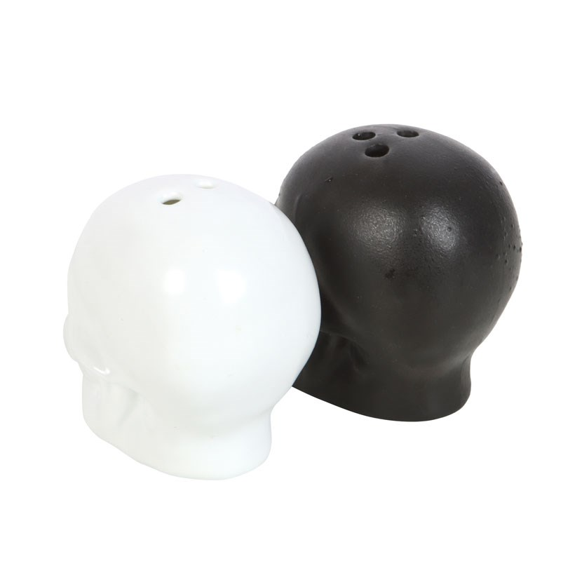 One black and one white ceramic skull for your salt and pepper holding needs, bringing some spooky class to your dinner table, making a great New Home gift for a friend or adding extra detail to your Halloween party.