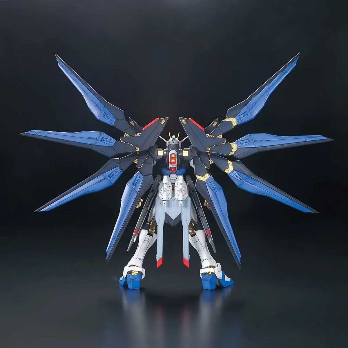 MG Strike Freedom Gundam Full Burst Mode – 1/100 Bandai Gunpla