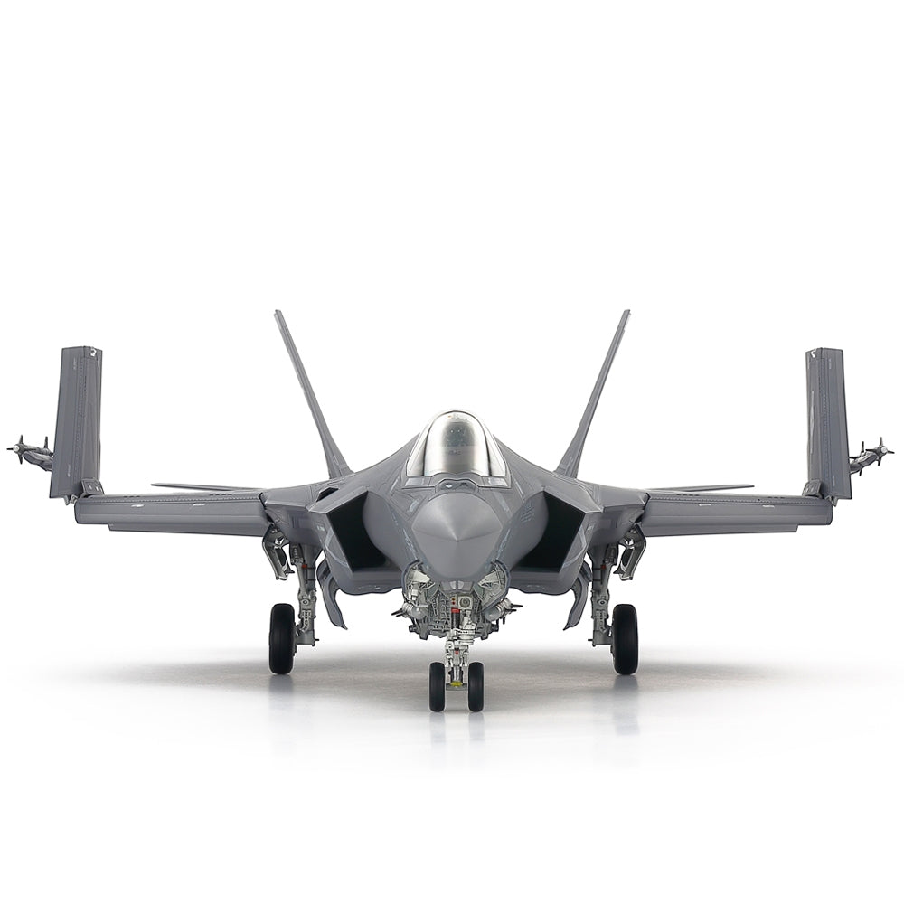 Tamiya Lockheed F-35 C Lightning II Scale Model assembled Front Look