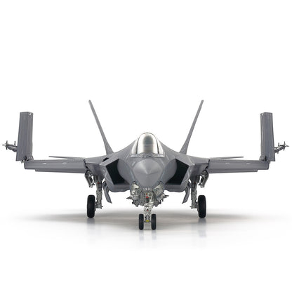Tamiya Lockheed F-35 C Lightning II Scale Model assembled Front Look