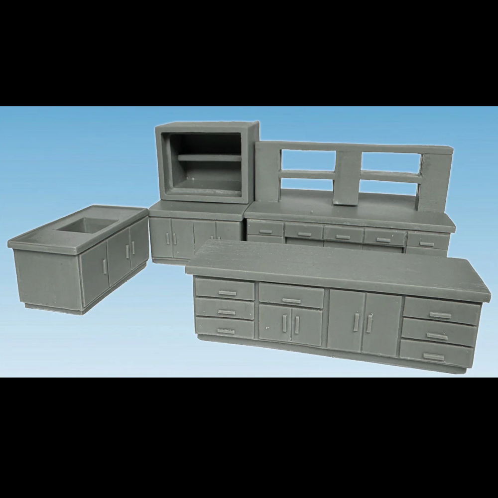 Crooked Dice Laboratory. A resin scenery set featuring sinks, cabinets, a workbench, and an examination bed. Supplied unpainted for customisation.
