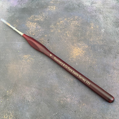  Rosemary & Co size 4 pure red sable brush has a wonderful matt burgundy handle with bulbus part