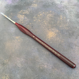  Rosemary & Co size 4 pure red sable brush has a wonderful matt burgundy handle with bulbus part