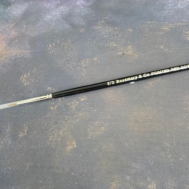Rosemary & Co Red Dot pointed round size 2/0 paintbrush.