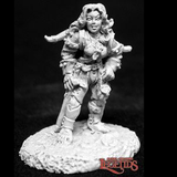 02676: Elia Shadowfeet, Female Halfling Thief / Rogue sculpted by Sandra Garrity is from the dark heaven legend metal Reaper Miniatures range. 