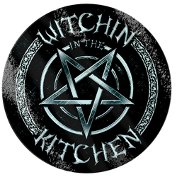 This monochrome glass chopping board features a pentagram design and the words Witchin In The Kitchen 
