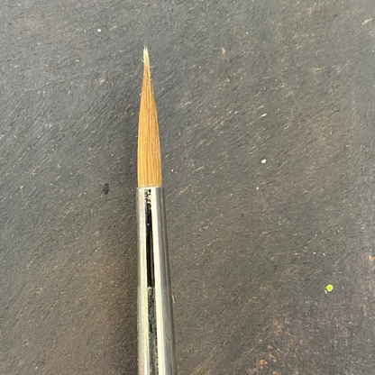  Rosemary & Co size 4 pure red sable brush has a wonderful matt burgundy handle with bulbus part