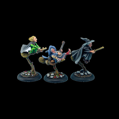 Three Witches on Brooms - Discworld Miniatures (D02900) :www.mightylancergames.co.uk