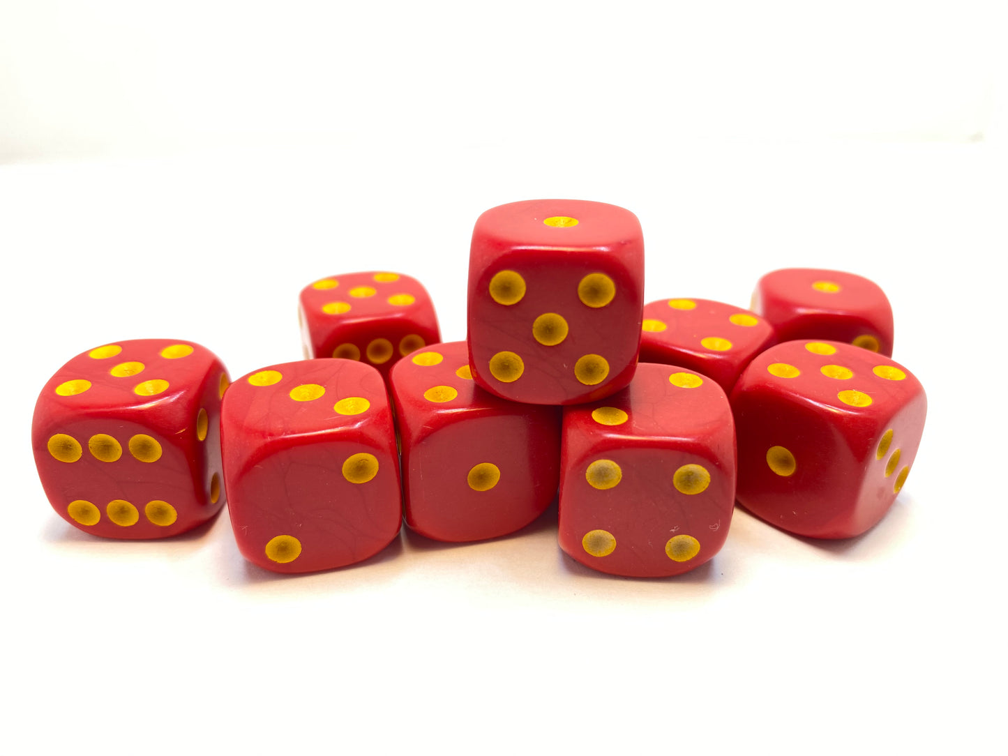 Red with Yellow Spots - 10 x 16mm D6 (16RYD6)